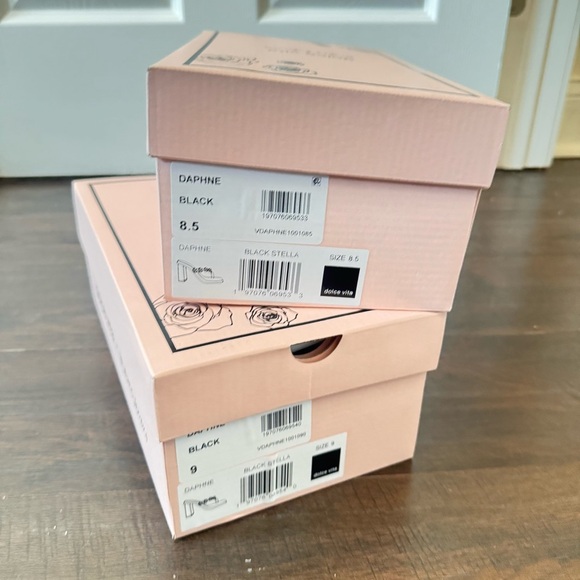 COPY For Love & Lemons x Dolce Vita | Daphne Daisy Flip Flop Heel - Picture 4 of 6